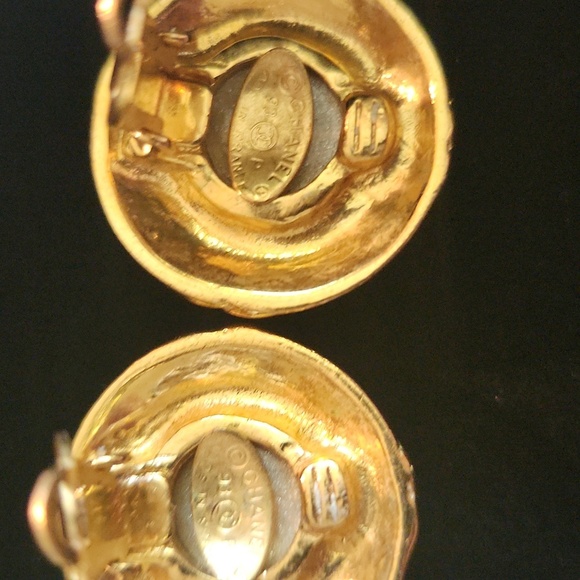 Chanel CC Coco Mark 4-Tow Pearl Vintage Clip Earrings (24k Gold Plated) - Picture 5 of 8